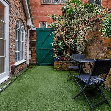 Вилла Monk Bar Garden Hideaway Йорк Экстерьер фото