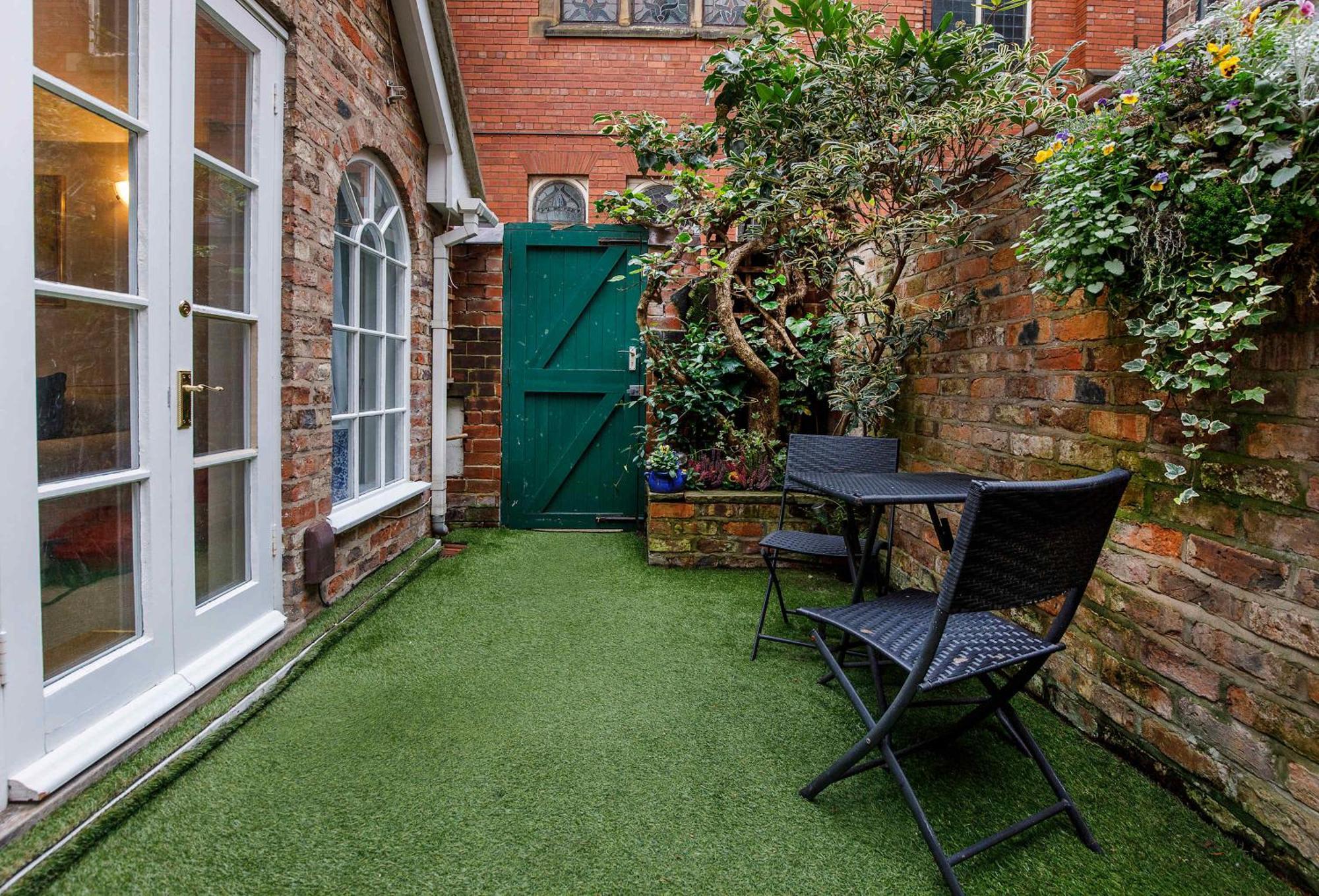 Вилла Monk Bar Garden Hideaway Йорк Экстерьер фото